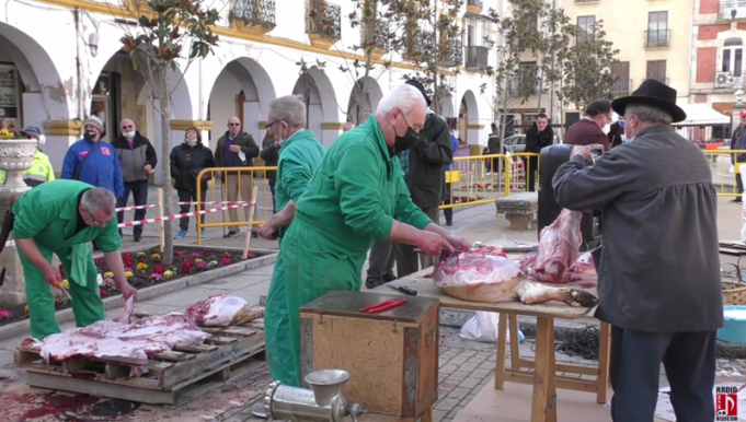 Descuartizando cerdo matanza (comentado)